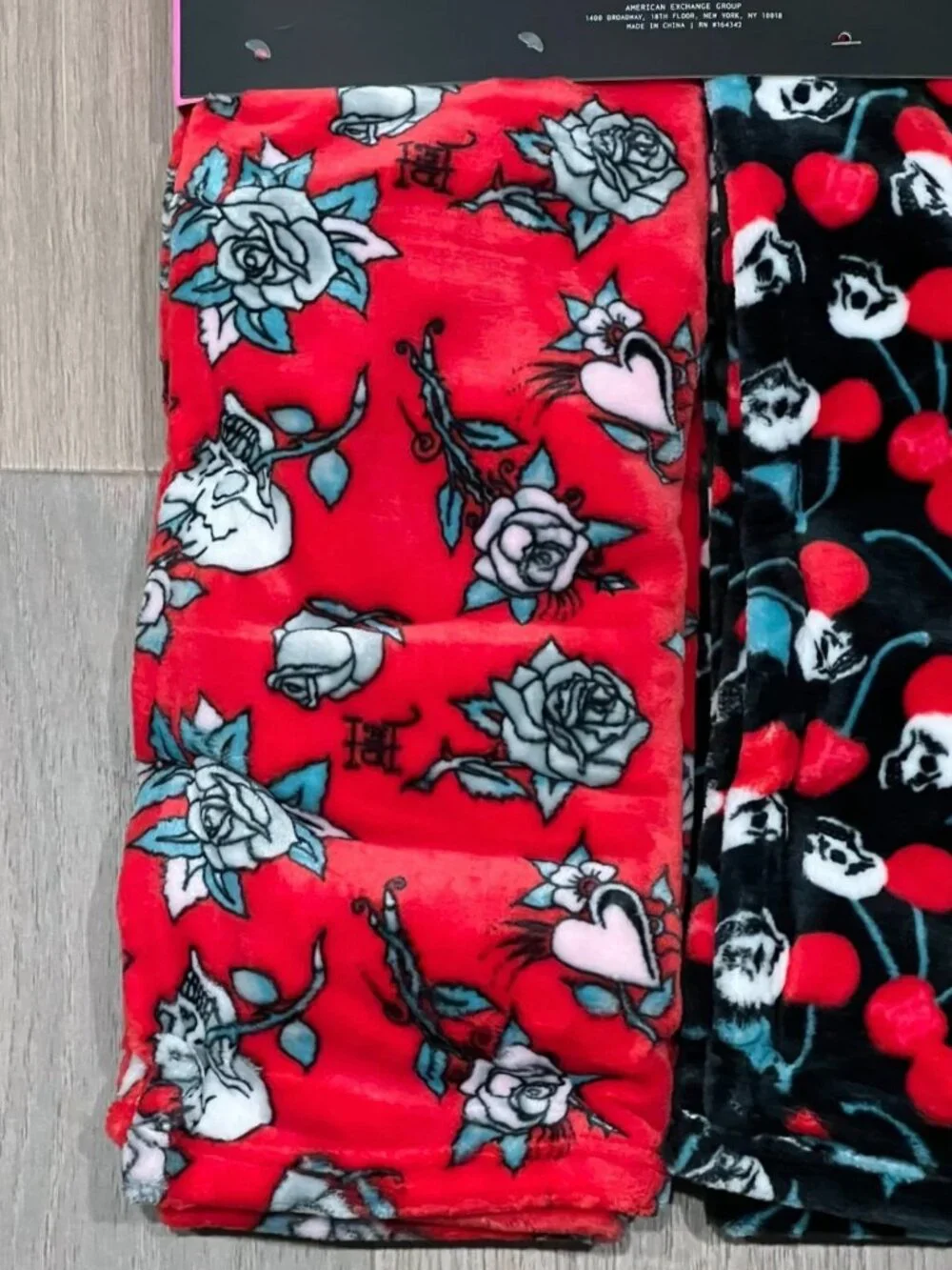 ED HARDY Pet Throw Blanket Set 27x44 Black Red Cherries Skulls Roses Y2K Dog NWT
